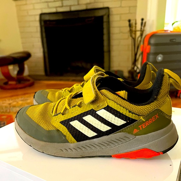 adidas Unisex-Child Terrex Trailmaker Sneaker - Picture 2 of 4